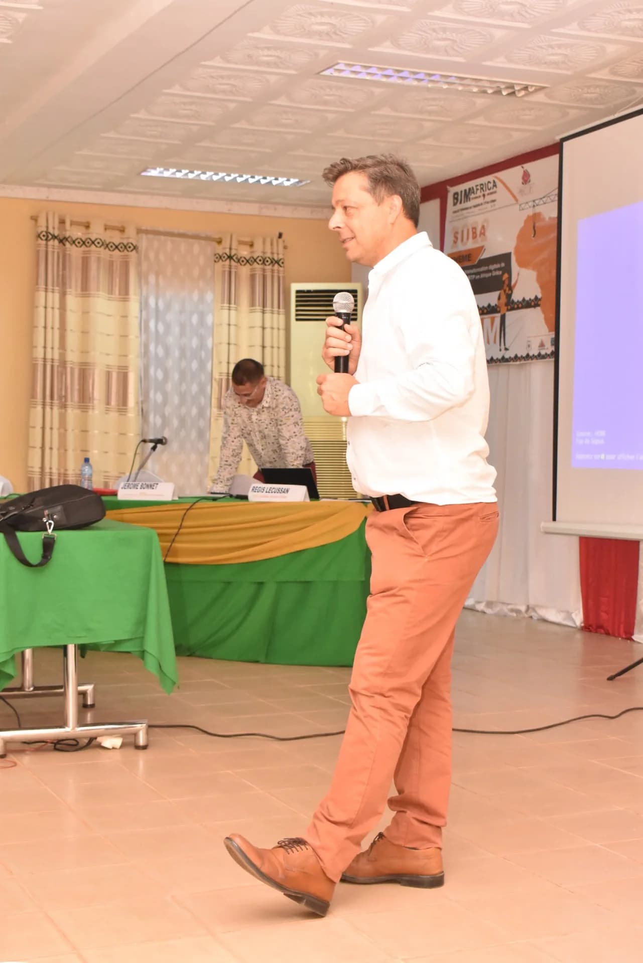 Présentation de Jérôme Bonnet durant la conférence BIM Africa